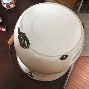 Little enameled canister